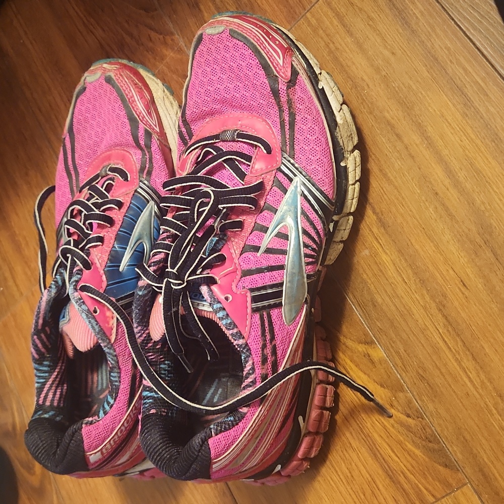 Brooks Tennis Shoes